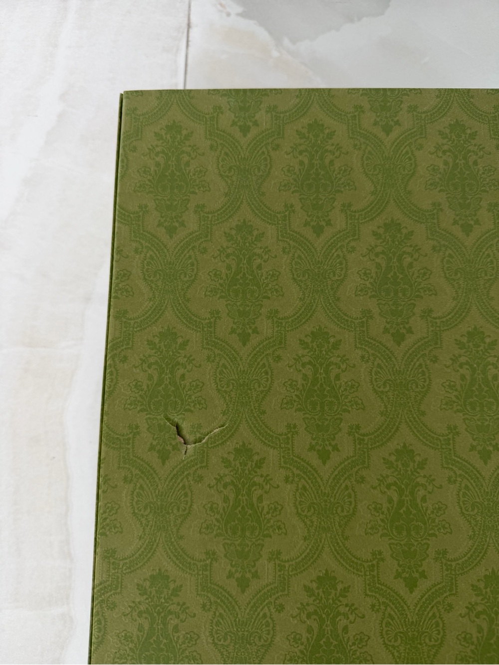 Gucci Large Green Magnetic Close Gift Box with Logo Ribbon - Picture 14 of 14